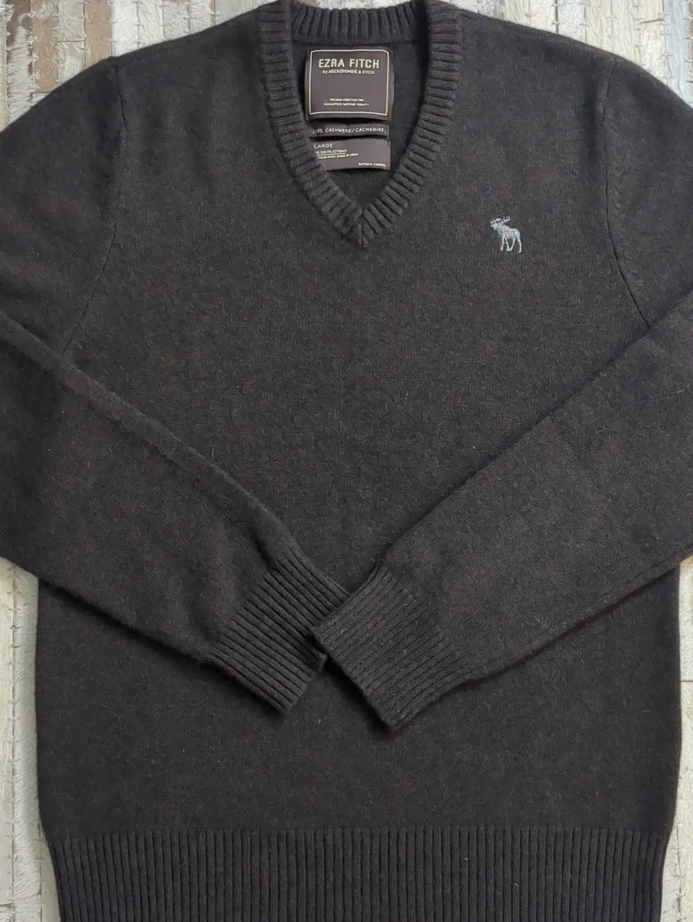 Abercrombie & Fitch Ezra Fitch 100% Cashmere V-Neck Brown Moose Logo Sweater